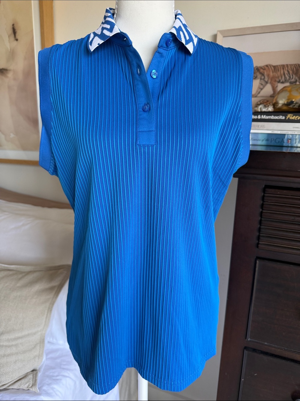 J. LINDEBERG Sleeveless Polo Top with Patterned Logo Collar/Large